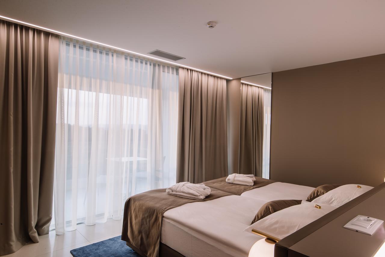 Aparthotel Joel Novalja Eksteriør billede